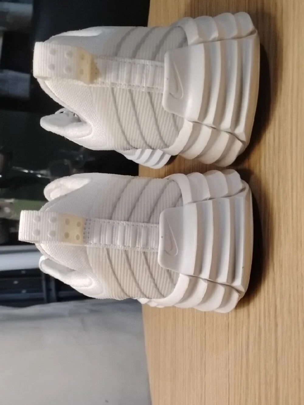 Nike Men’s Lunar Roam: Size 9